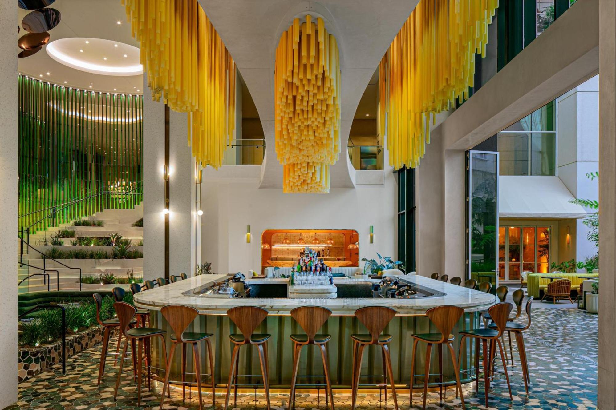 W Hollywood 4*